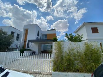 YENİKENT'DE SATILIK  HAVUZLU EŞYALI LUX VİLLA