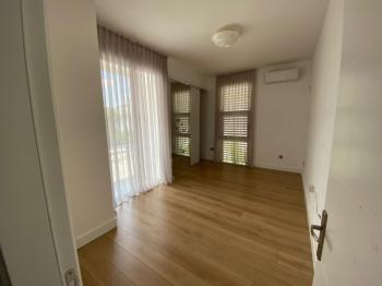 YENİKENT'DE SATILIK  HAVUZLU EŞYALI LUX VİLLA