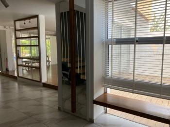 YENİKENT'DE SATILIK  HAVUZLU EŞYALI LUX VİLLA