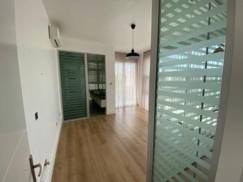 YENİKENT'DE SATILIK  HAVUZLU EŞYALI LUX VİLLA