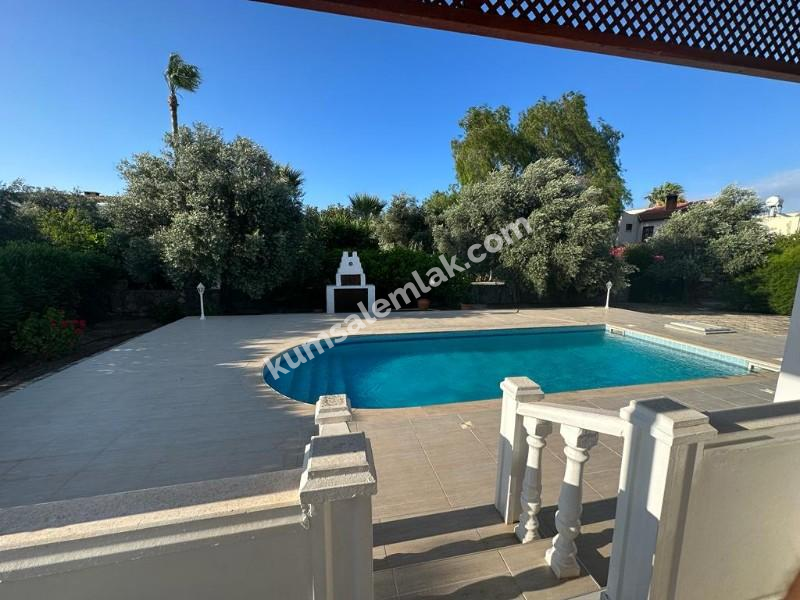 Girne Ozanköyde Dağ Deniz Manzaralı 5+1 Satılık Müstakil Villa