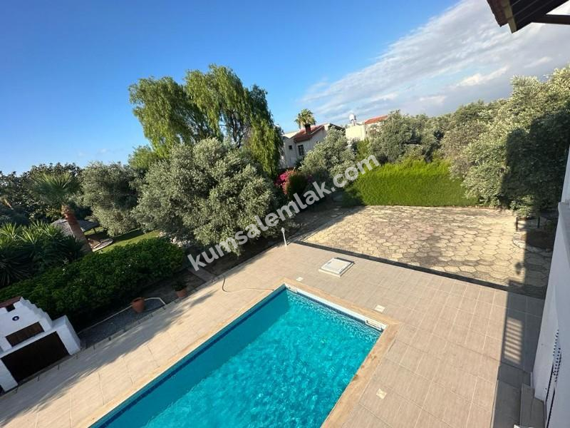 Girne Ozanköyde Dağ Deniz Manzaralı 5+1 Satılık Müstakil Villa