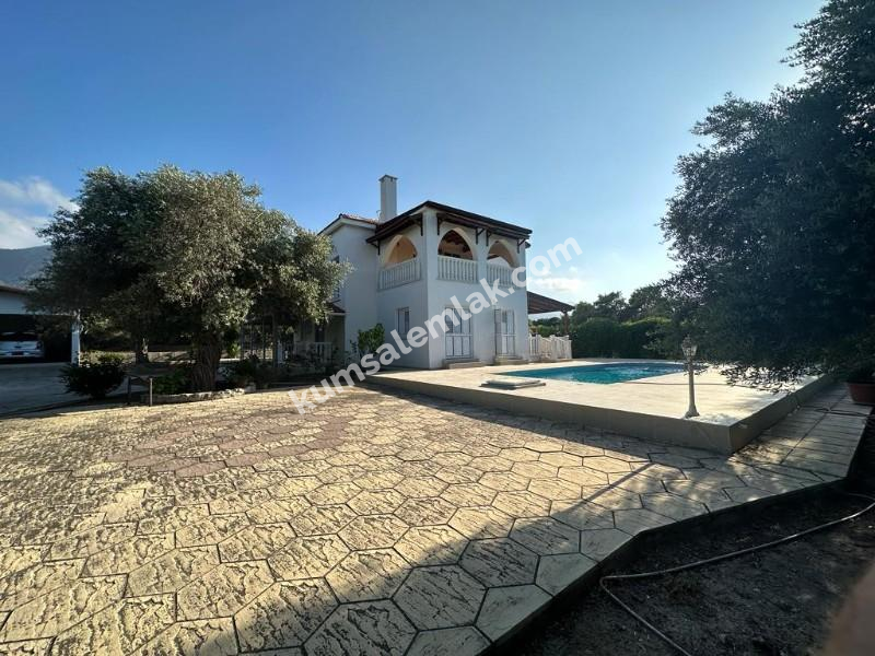 Girne Ozanköyde Dağ Deniz Manzaralı 5+1 Satılık Müstakil Villa