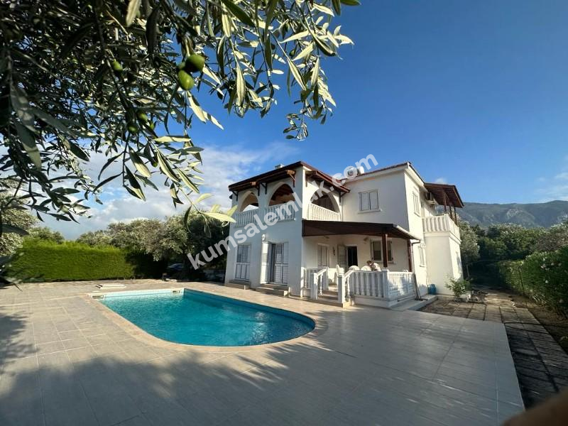 Girne Ozanköyde Dağ Deniz Manzaralı 5+1 Satılık Müstakil Villa