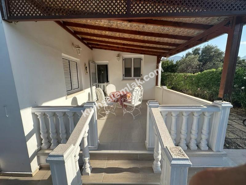 Girne Ozanköyde Dağ Deniz Manzaralı 5+1 Satılık Müstakil Villa