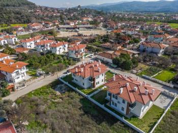 Gökova | Pazar Yerine Yakın | 1 Yaşında | Eşyalı 1+1 Bahçe Katı