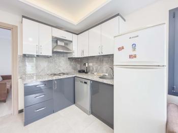 Gökova | Pazar Yerine Yakın | 1 Yaşında | Eşyalı 1+1 Bahçe Katı