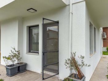 Gökova | Pazar Yerine Yakın | 1 Yaşında | Eşyalı 1+1 Bahçe Katı