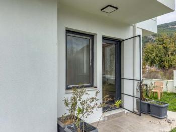 Gökova | Pazar Yerine Yakın | 1 Yaşında | Eşyalı 1+1 Bahçe Katı