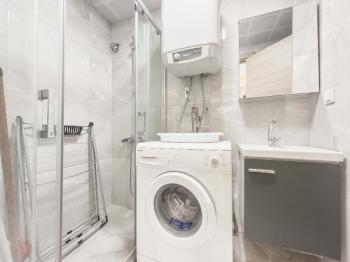 Gökova | Pazar Yerine Yakın | 1 Yaşında | Eşyalı 1+1 Bahçe Katı