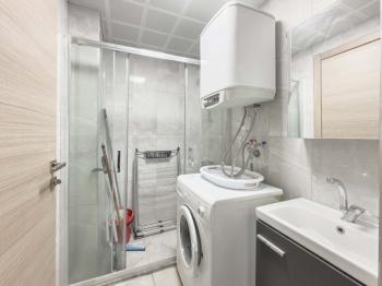 Gökova | Pazar Yerine Yakın | 1 Yaşında | Eşyalı 1+1 Bahçe Katı