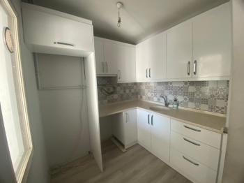 MUDANYA ÖMERBEY'DE  İÇİ KOMPLE YENİLENMİŞ ARA KAT 2+1 DAİRE