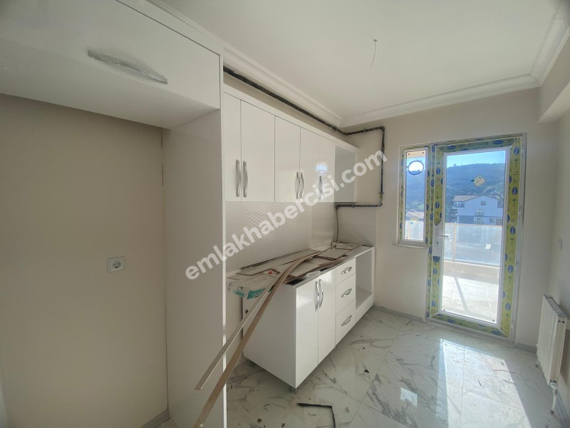 MUDANYA HALİTPAŞA 'da SATILIK 100 M2 AYRI MUTFAKLI DENİZ GÖRÜR SIFIR 2+1 DAİRE