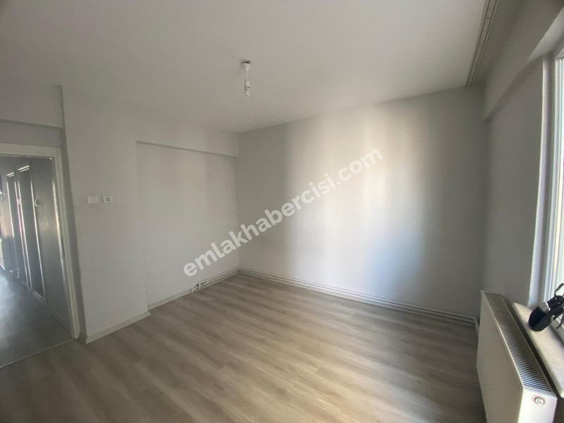 MUDANYA ÖMERBEY'DE  İÇİ KOMPLE YENİLENMİŞ ARA KAT 2+1 DAİRE