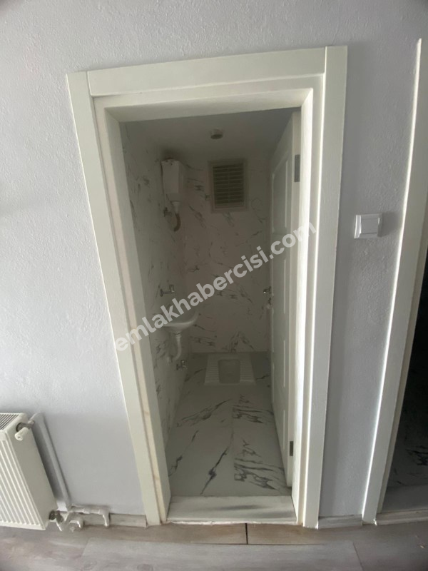 MUDANYA ÖMERBEY'DE  İÇİ KOMPLE YENİLENMİŞ ARA KAT 2+1 DAİRE