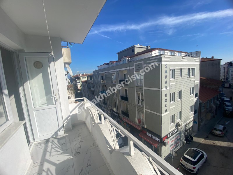 MUDANYA ÖMERBEY'DE  İÇİ KOMPLE YENİLENMİŞ ARA KAT 2+1 DAİRE