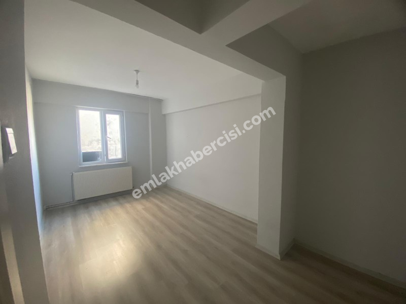 MUDANYA ÖMERBEY'DE  İÇİ KOMPLE YENİLENMİŞ ARA KAT 2+1 DAİRE