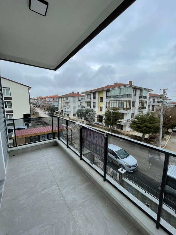  AFYON ÜÇOK EMLAKTAN KANLICA MAH SIFIR 2+1 85M² TEMİZ BAKIMLI KİRALIK DAİRE 