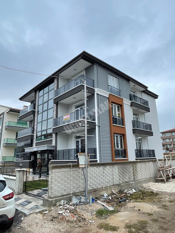  AFYON ÜÇOK EMLAKTAN KANLICA MAH SIFIR 2+1 85M² TEMİZ BAKIMLI KİRALIK DAİRE 