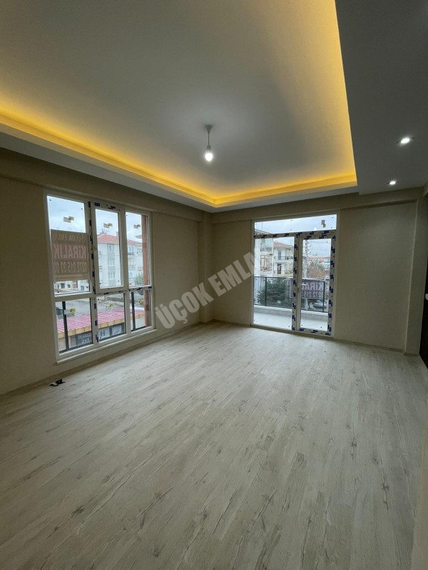  AFYON ÜÇOK EMLAKTAN KANLICA MAH SIFIR 2+1 85M² TEMİZ BAKIMLI KİRALIK DAİRE 