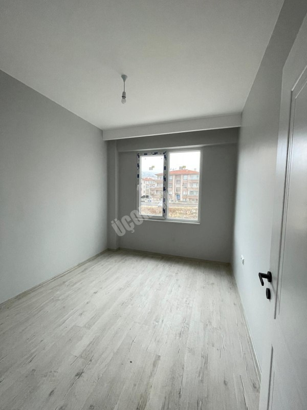  AFYON ÜÇOK EMLAKTAN KANLICA MAH SIFIR 2+1 85M² TEMİZ BAKIMLI KİRALIK DAİRE 