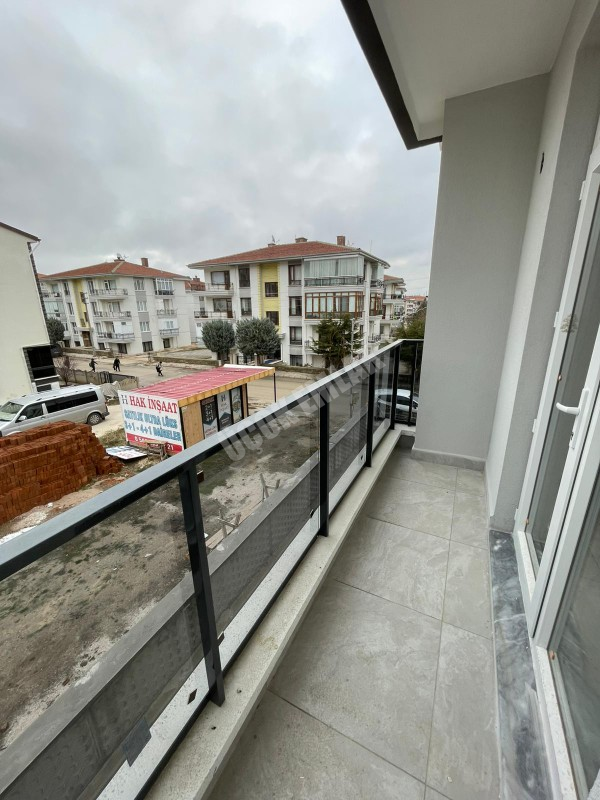  AFYON ÜÇOK EMLAKTAN KANLICA MAH SIFIR 2+1 85M² TEMİZ BAKIMLI KİRALIK DAİRE 