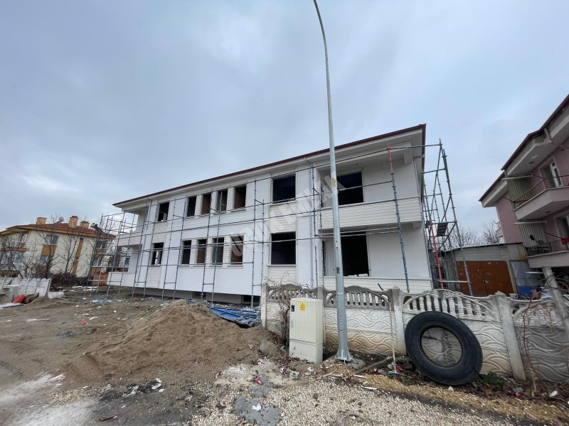 AFYON ÜÇOK EMLAKTAN GÜMÜŞKENT BEYAZIT MAH SATILIK SIFIR LÜX 3+1 GENİŞ DAİRELER