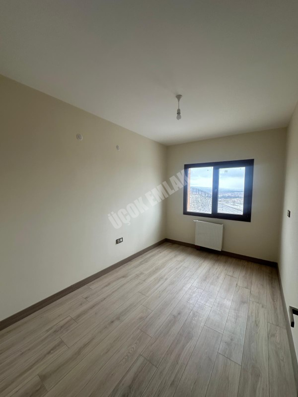 AFYON ÜÇOK EMLAKTAN KANLICA MAH GÖKÇE TOKİDE 3+1 130M² KİRALIK SIFIR TEMİZ BAKIMLI DAİRE 