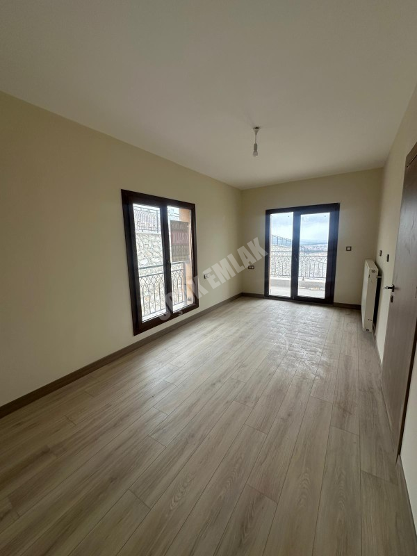 AFYON ÜÇOK EMLAKTAN KANLICA MAH GÖKÇE TOKİDE 3+1 130M² KİRALIK SIFIR TEMİZ BAKIMLI DAİRE 