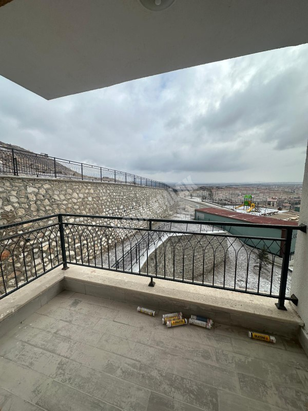 AFYON ÜÇOK EMLAKTAN KANLICA MAH GÖKÇE TOKİDE 3+1 130M² KİRALIK SIFIR TEMİZ BAKIMLI DAİRE 