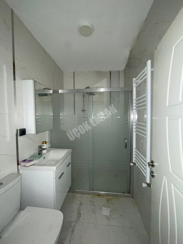 AFYON ÜÇOK EMLAKTAN CUMHURİYET MAH AMBARYOLUNDA  3+1 110M² GENİŞLİYİNDE  ŞEKLİNDE KİRALIK DAİRE