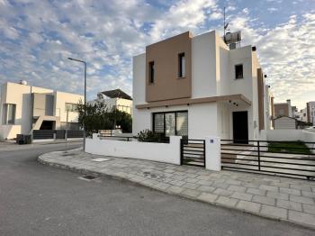 LEFKOŞA DUMLUPINAR DA SATILIK VİLLA