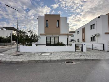 LEFKOŞA DUMLUPINAR DA SATILIK VİLLA