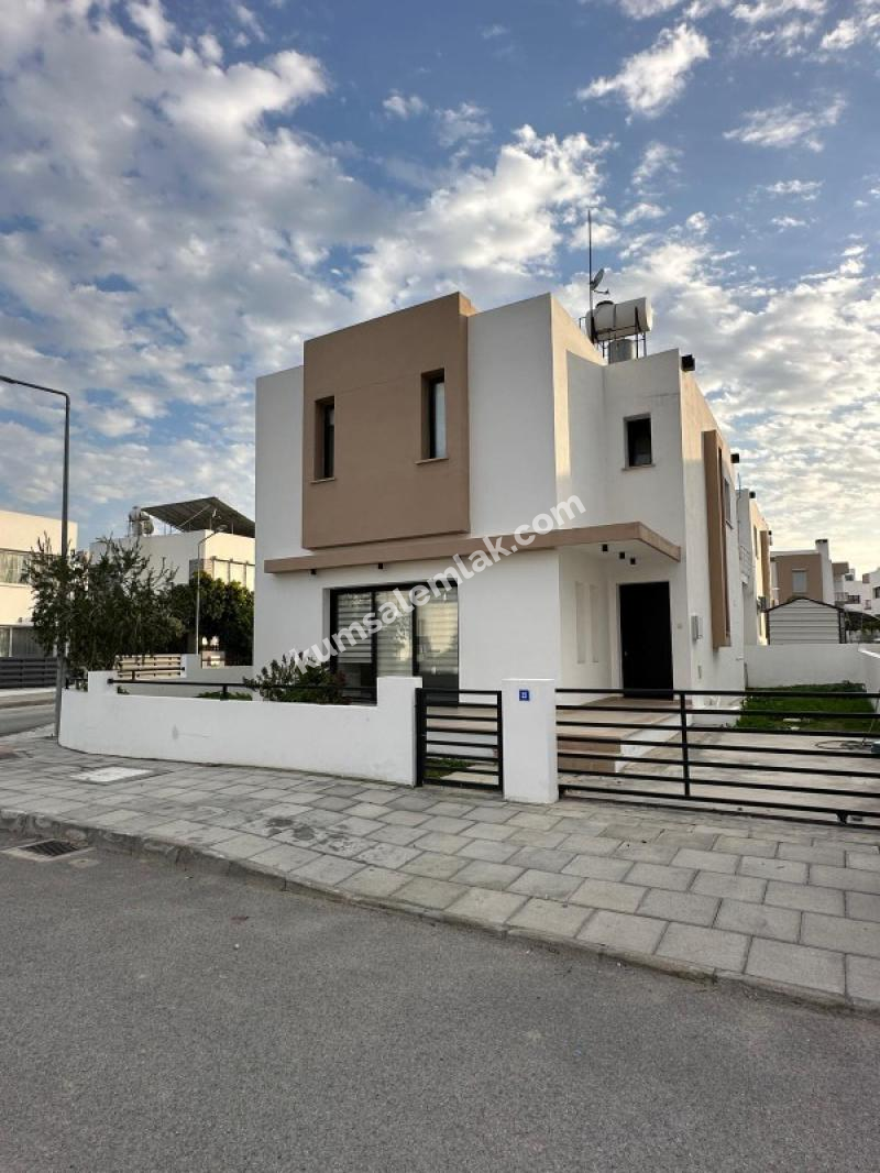 LEFKOŞA DUMLUPINAR DA SATILIK VİLLA