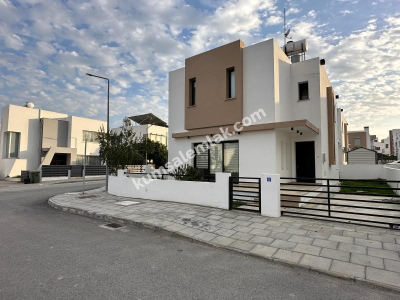 LEFKOŞA DUMLUPINAR DA SATILIK VİLLA