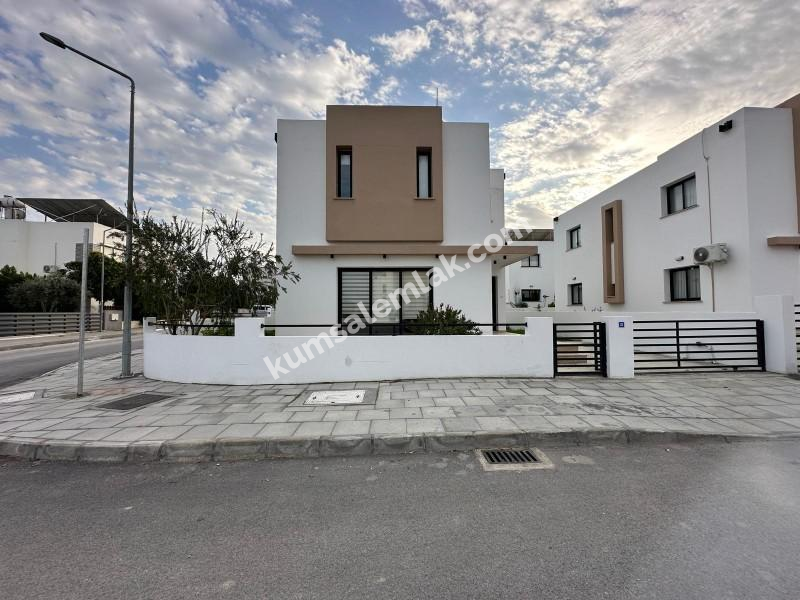 LEFKOŞA DUMLUPINAR DA SATILIK VİLLA