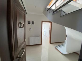 MUDANYA GÜZELYALI EĞİTİM'DE HAVUZLU - OTOPARKLI, DENİZ GÖRÜR, SİTEİÇİ SATILIK DUBLEKS 4+1 SIFIR DAİRE