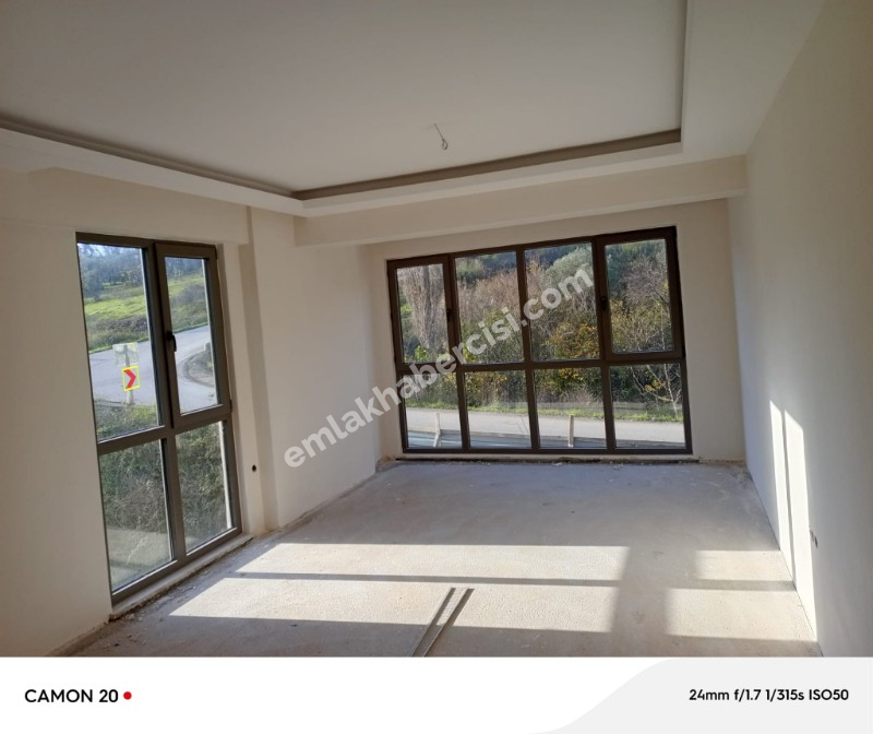 MUDANYA GÜZELYALI EĞİTİM'DE AZ KATLI, OTOPARKLI YENİ BİNADA SATILIK SIFIR 2+1 DAİRE