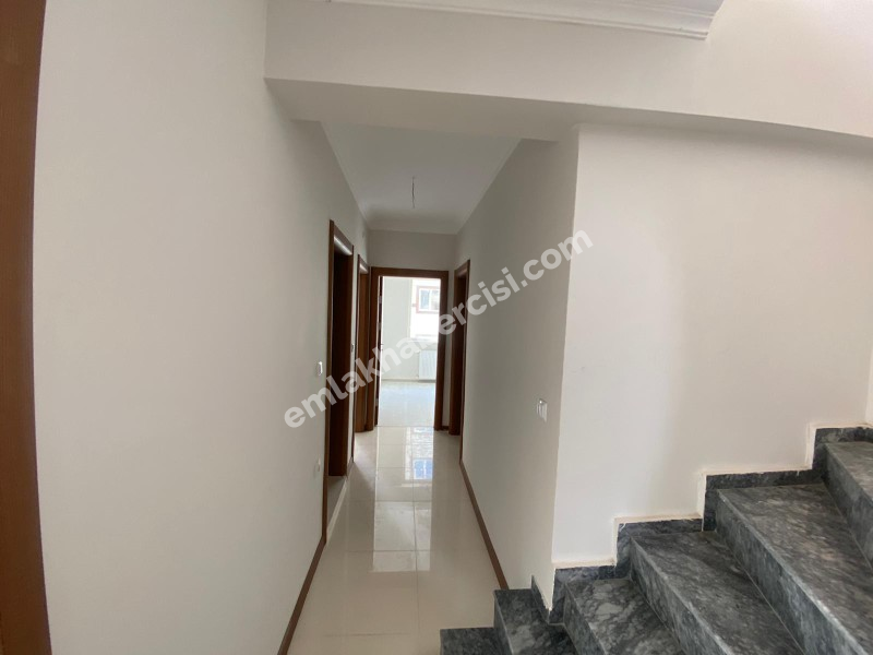 MUDANYA GÜZELYALI EĞİTİM'DE HAVUZLU - OTOPARKLI, DENİZ GÖRÜR, SİTEİÇİ SATILIK DUBLEKS 4+1 SIFIR DAİRE