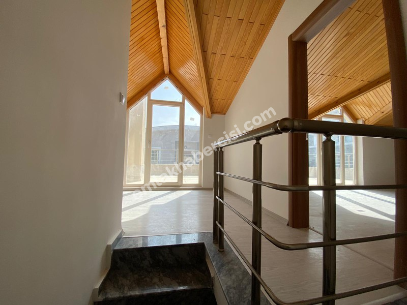 MUDANYA GÜZELYALI EĞİTİM'DE HAVUZLU - OTOPARKLI, DENİZ GÖRÜR, SİTEİÇİ SATILIK DUBLEKS 4+1 SIFIR DAİRE