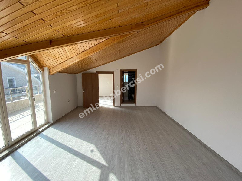 MUDANYA GÜZELYALI EĞİTİM'DE HAVUZLU - OTOPARKLI, DENİZ GÖRÜR, SİTEİÇİ SATILIK DUBLEKS 4+1 SIFIR DAİRE