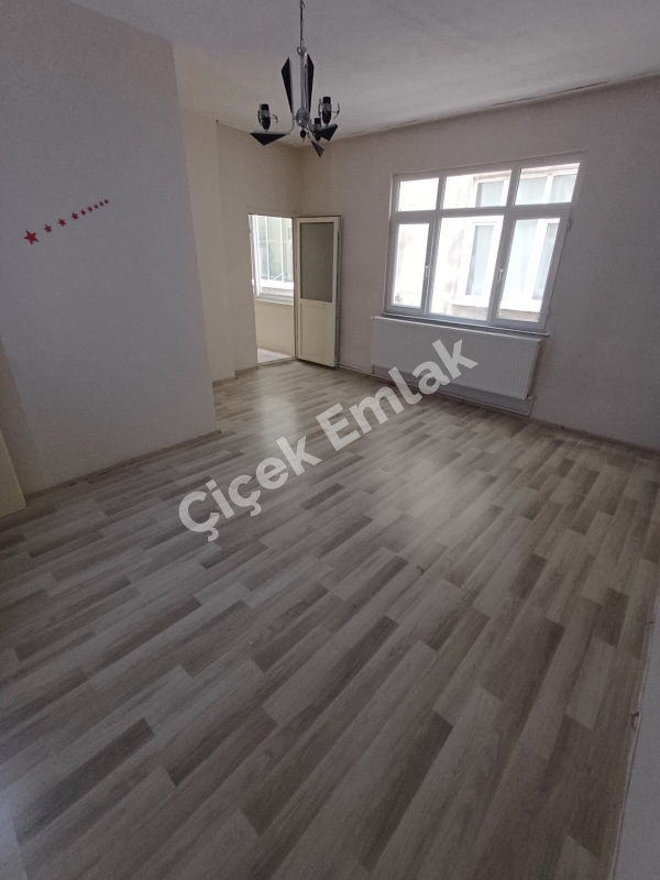 Yeşilpınar'da 2+1 & 2.Kat & 90 m2 Kiralık Daire