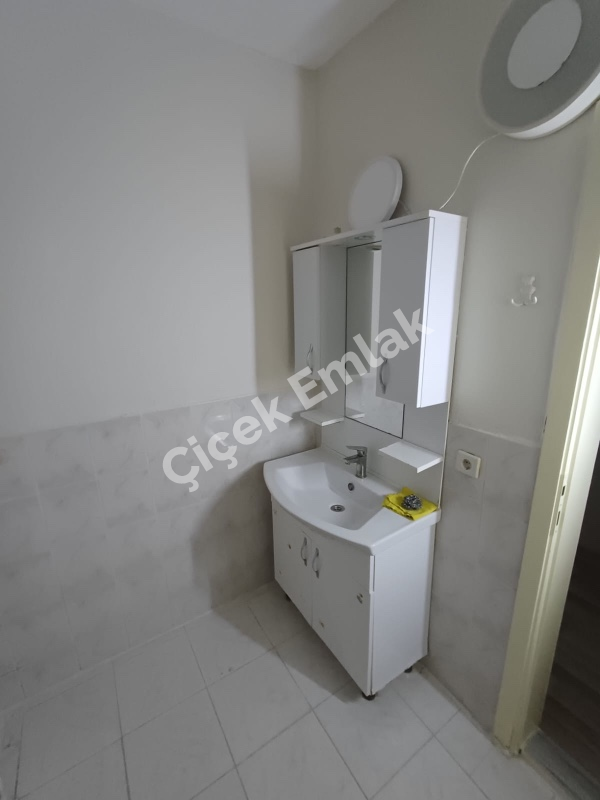 Yeşilpınar'da 2+1 & 2.Kat & 90 m2 Kiralık Daire