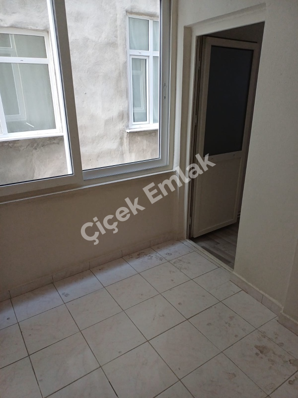 Yeşilpınar'da 2+1 & 2.Kat & 90 m2 Kiralık Daire