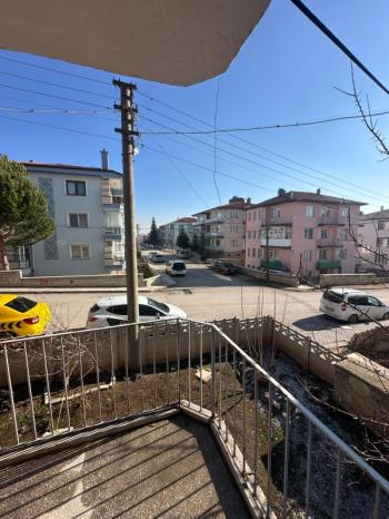 AFYON ÜÇOK EMLAKTAN MAREŞAL F. ÇAKMAK MAH 3+1 110M² TEMİZ BAKIMLI KİRALIK DAİRE 
