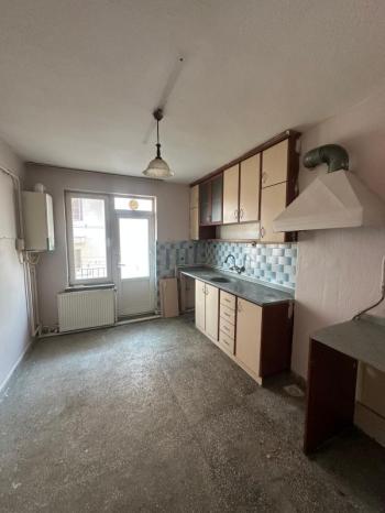 AFYON ÜÇOK EMLAKTAN MAREŞAL F. ÇAKMAK MAH 3+1 110M² TEMİZ BAKIMLI KİRALIK DAİRE 