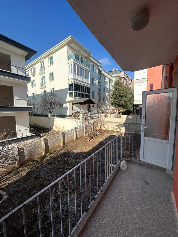 AFYON ÜÇOK EMLAKTAN MAREŞAL F. ÇAKMAK MAH 3+1 110M² TEMİZ BAKIMLI KİRALIK DAİRE 