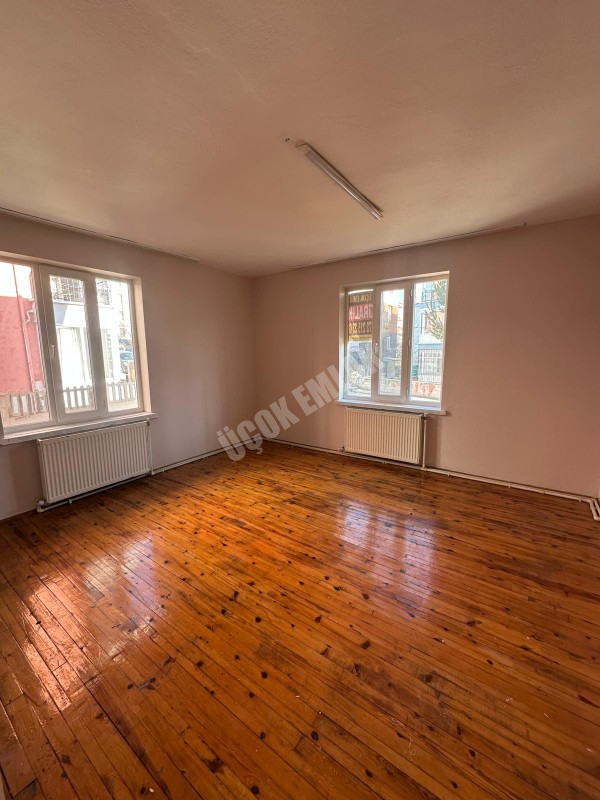 AFYON ÜÇOK EMLAKTAN MAREŞAL F. ÇAKMAK MAH 3+1 110M² TEMİZ BAKIMLI KİRALIK DAİRE 