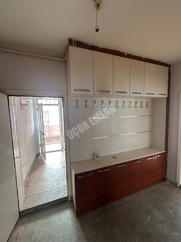 AFYON ÜÇOK EMLAKTAN MAREŞAL F. ÇAKMAK MAH 3+1 110M² TEMİZ BAKIMLI KİRALIK DAİRE 