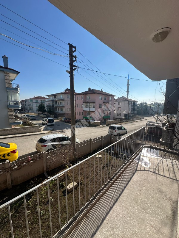 AFYON ÜÇOK EMLAKTAN MAREŞAL F. ÇAKMAK MAH 3+1 110M² TEMİZ BAKIMLI KİRALIK DAİRE 